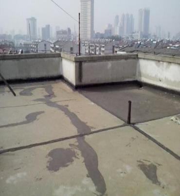 高阳县漏水维修 楼顶漏水是什么原因，楼顶漏水维修方法是什么?